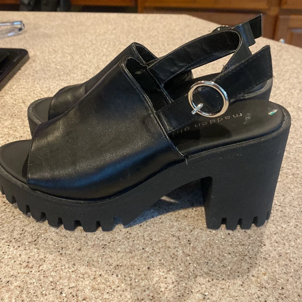 MADDEN GIRL Women's Sunnyside Lug Sole Sandal in Black, Size 8